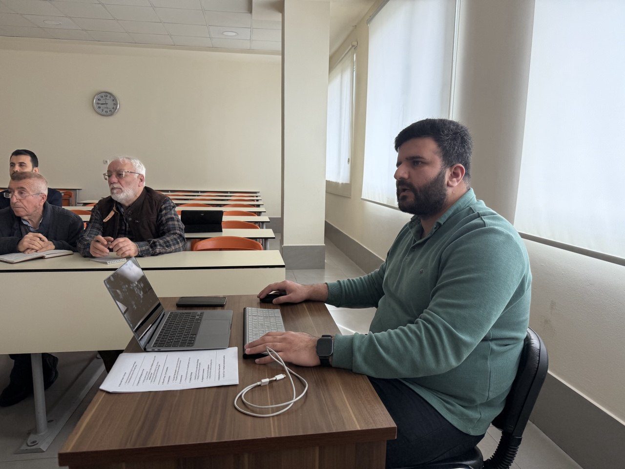 Mohammed Ariwan Jamal presenting seminar