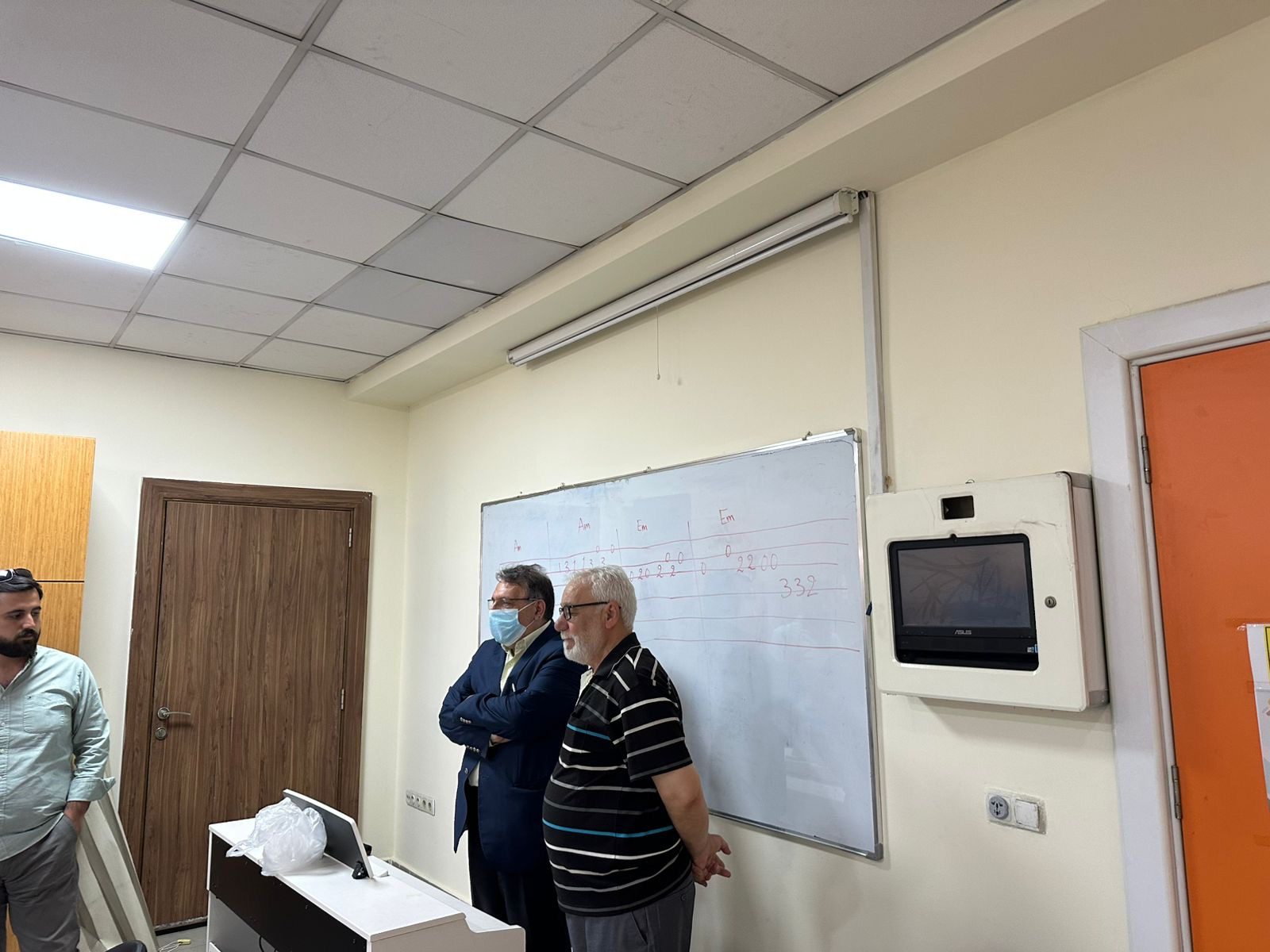 Professor Dr. Fadhil Ali speaking to students